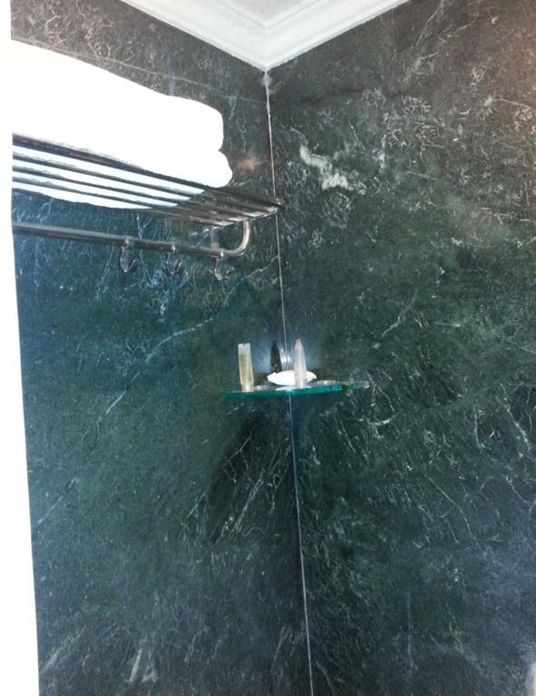 ホテルスリマーン プネ エクステリア 写真