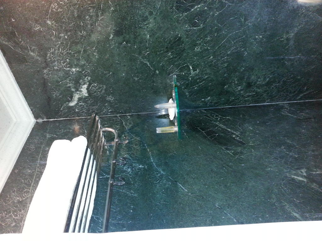 ホテルスリマーン プネ エクステリア 写真
